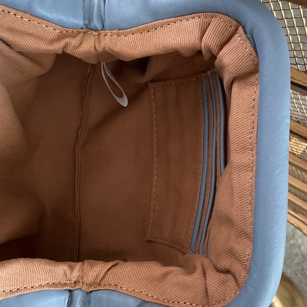 HOBO Slate Blue Leather Gathered crossbody - Picture 4 of 4